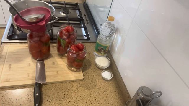 Помідори консервовані з базиліком від бабусі смотреть онлайн