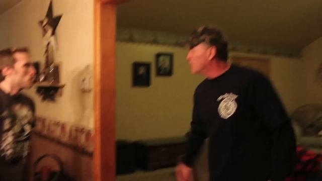 Psycho Dad Raids Stream смотреть онлайн