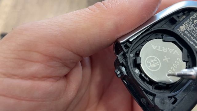 Come cambiare batteria della chiave BMW ITA смотреть онлайн