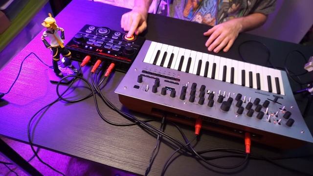 Using a midi syncable (boos rc-202) loop station with a synth or sequencer. смотреть онлайн