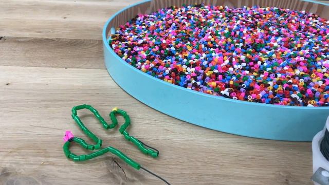 Knutselen met strijkkralen: Maak je eigen cactus bloempot of flamingo смотреть онлайн
