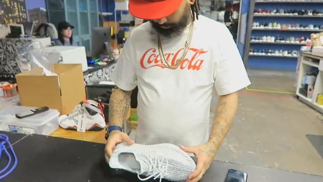LOW TOP NIKE AIR MAG (LEGIT CHECK by URBAN NECESSITIES) MOM GETS ANGRY ABOUT YEEZY! смотреть онлайн