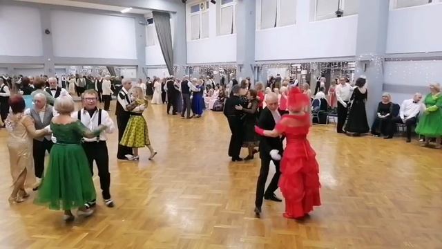 Предновогодний танцевальный вечер на Орехово 21.12.24г смотреть онлайн