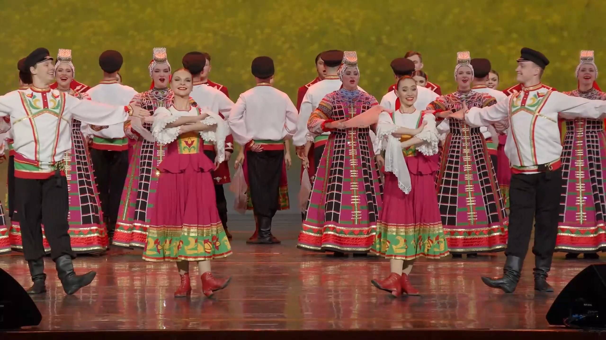 "Воронежские хороводы", Хор им. Массалитинова. "Voronezh Round Dances", Massalitinov Choir. смотреть онлайн