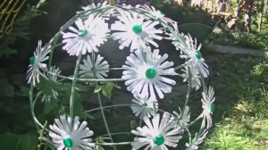 Ромашка из пластиковых бутылок . Цветы из пластиковых бутылок для сада . Цветы из горлышек .