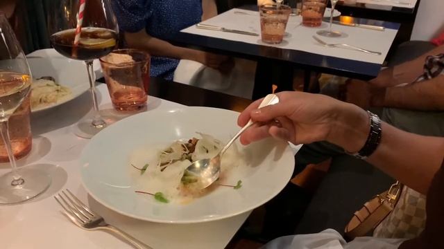 Dinner In Mon Petit Cafe In Nice in France. смотреть онлайн
