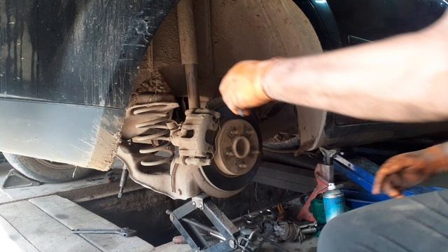 ремонтирую заднюю часть ходовой форда
