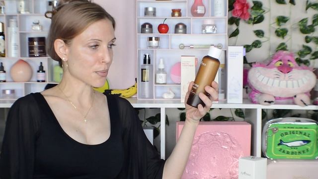 HUGE Isntree Brand Review! Part 1: Toners/Essences смотреть онлайн