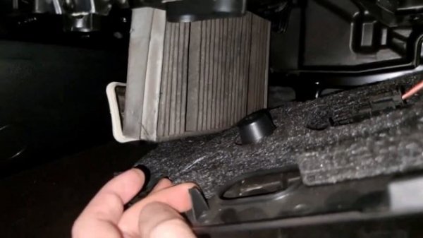 Замена салонного фильтра Mercedes V Class W447