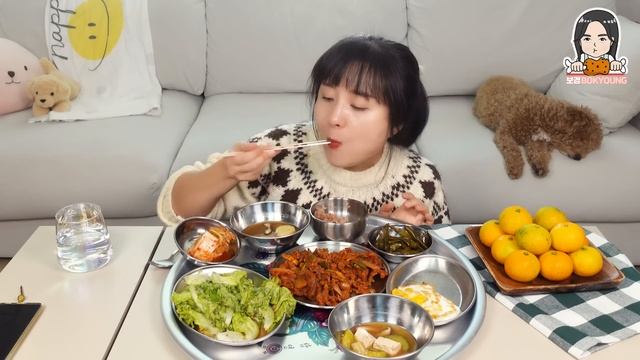 집밥 먹방 :)제육볶음에 상추무침 고구마된장국~ 디저트는 달달구리한 겨울간식 꿀호떡, 미니붕어빵~. смотреть онлайн