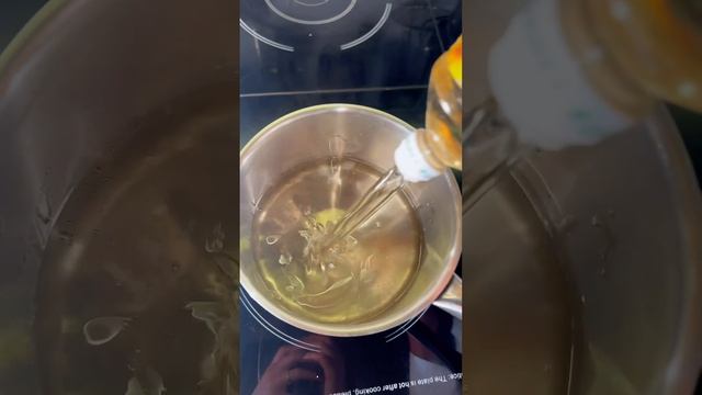 Наш фирменный салат с жареным халуми и баклажанами. Мммм, как же вкусно! 🔥🥗 смотреть онлайн