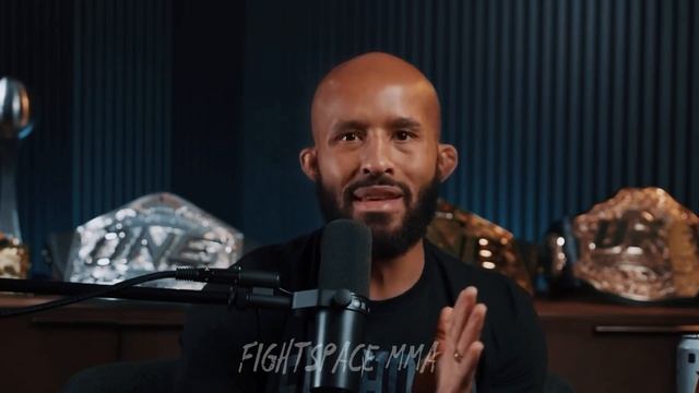 Реакция Деметриуса Джонсона на бой Усик - Фьюри 2 / Могучий Мышонок смотрит бой Усик - Фьюри 2 смотреть онлайн