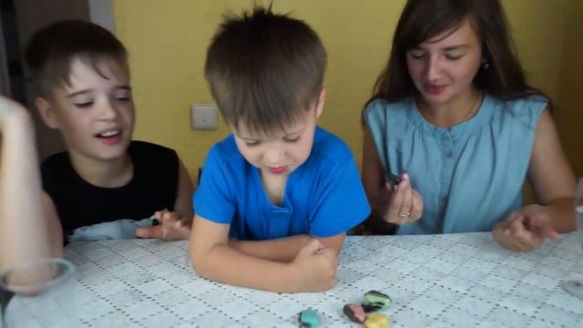 Много необычных финских конфет. A lot of unusual Finnish sweets. 0+ смотреть онлайн