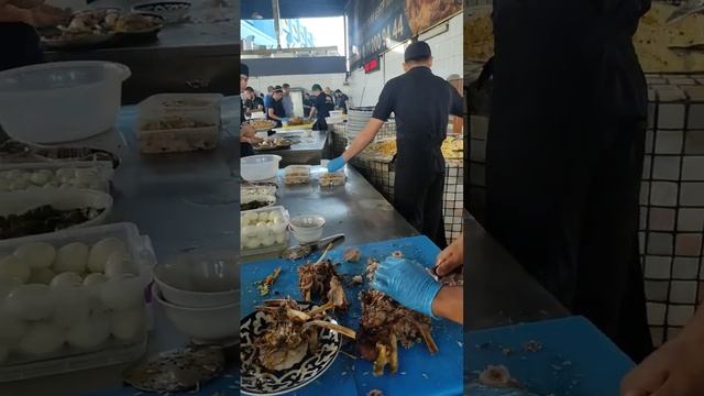 At Pilaf center 5 kozon, Tashkent, Uzbekistan. Центр плова 5 козон Ташкент, Узбекистан. смотреть онлайн