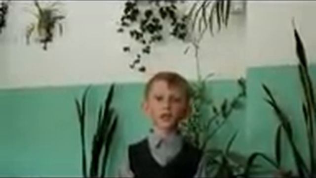 #страначитающая. Илья Мартынов читает потешки "Лиса по лесу бежала..." смотреть онлайн