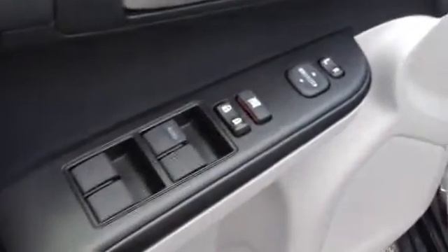 2013 Toyota Camry L review by Ronnie Barnes смотреть онлайн
