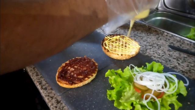 КАК ПРИГОТОВИТЬ ВКУСНЕЙШИЙ БУРГЕР смотреть онлайн