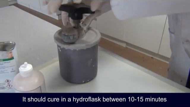Using Simplex Rapid Acrylic to repair a denture смотреть онлайн