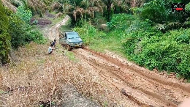 toyota kijang super vs isuzu panther, mana yang lebih unggul di tanjakan berlumpur смотреть онлайн