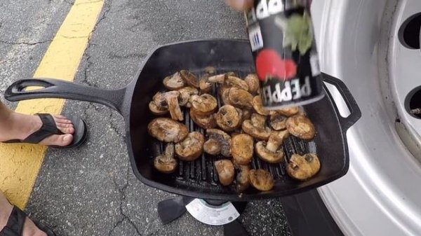 Дальнобой по США. У меня рестарт, готовлю стейк .