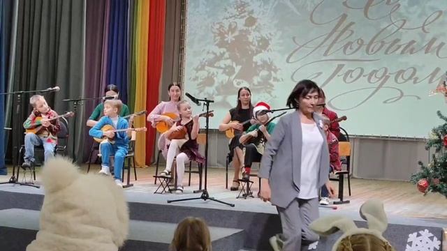 анс. Перезвон, младшая группа и мамы смотреть онлайн