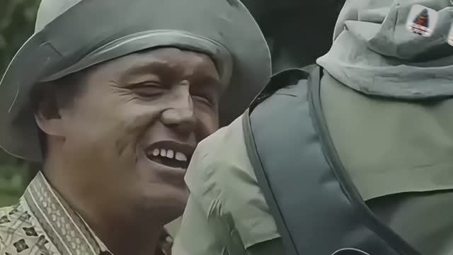 БЕЗЛИКИЙ ПОМОГ СЛЕПОМУ ПРОХОЖЕМУ смотреть онлайн