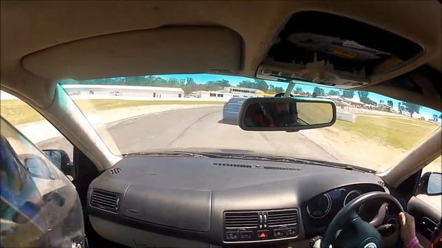 VW Bora round Winton at Funday смотреть онлайн