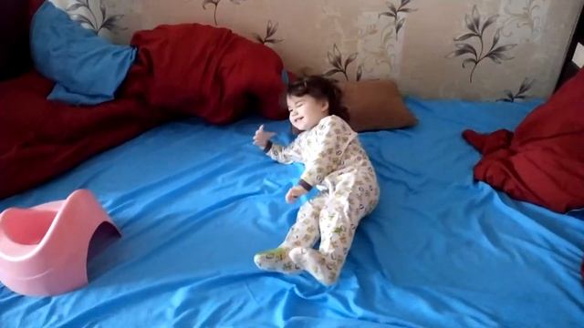 Викуся!!! Танцует перед телевизором 2года и 9месяцев. смотреть онлайн