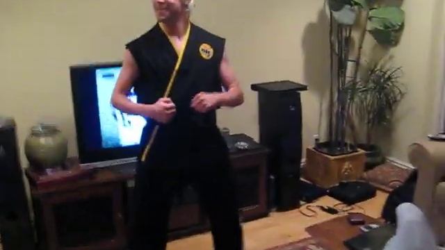 Johnny Lawrence Cobra Kai costume смотреть онлайн