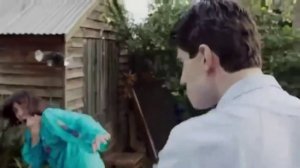 Мужик бьёт всех по лицу!?!