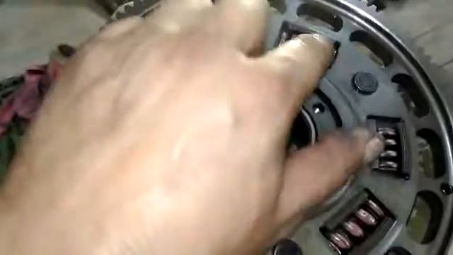 Болтаются демпферные пружины в корзине смотреть онлайн