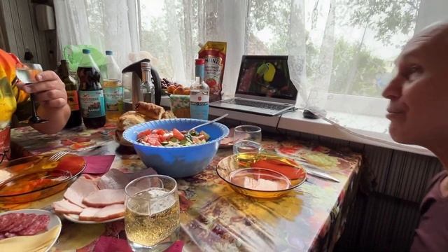 День 9 отпуска на даче. В гости на свой День Рождения! смотреть онлайн