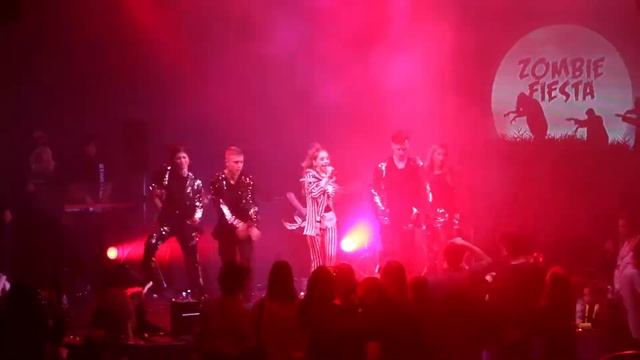 Виолетта Zombie Fiesta смотреть онлайн