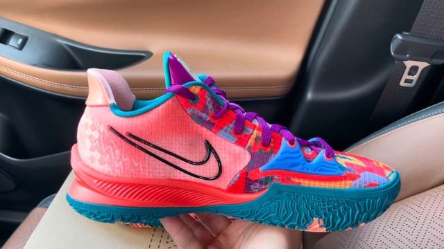 Nike Kyrie Low 4 1 World 1 People Basketball Shoes смотреть онлайн