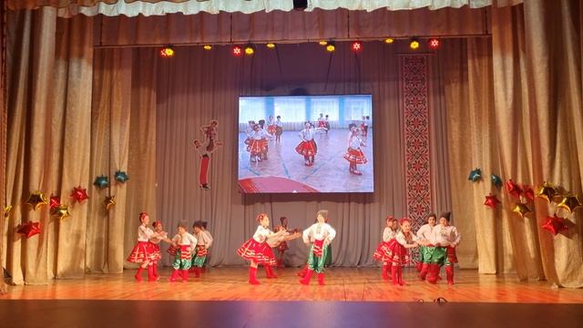 "По дорозі жук!" . Зразковий хореографічний колектив"Сузір'я" ( 2 клас). Волочиська ДШМ. смотреть онлайн