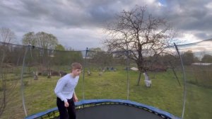 Элементы На Батуте | ТРЮКИ | ПРЫЖКИ на БАТУТЕ | Лёха и Катя | Gistar