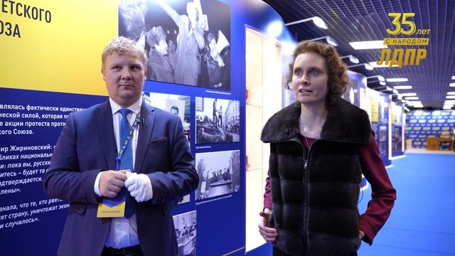 Экскурсия по выставке с дочерью Основателя ЛДПР Анастасией Боцан-Харченко (09.12.2024)