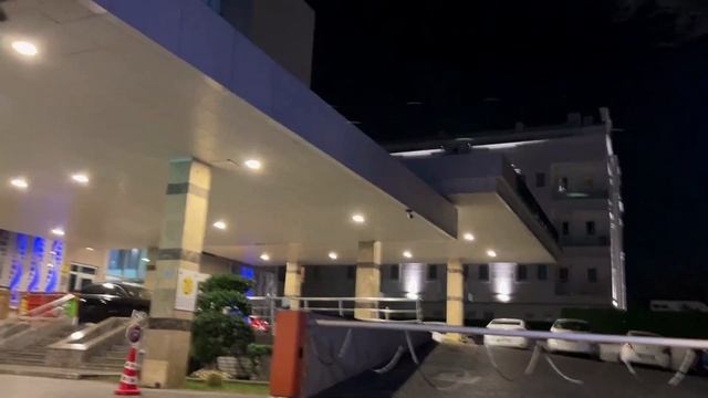 Гуляем по набережной вечерней Антальи. Побережье Коньяалты после заката смотреть онлайн