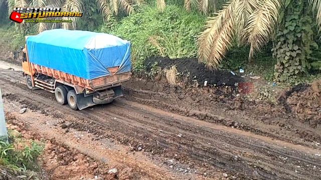 Truk Fuso Hd 220 ps Tak Mau Menyerah Walau Gardan Sampai Kandas Tetap Bisa Jalan смотреть онлайн