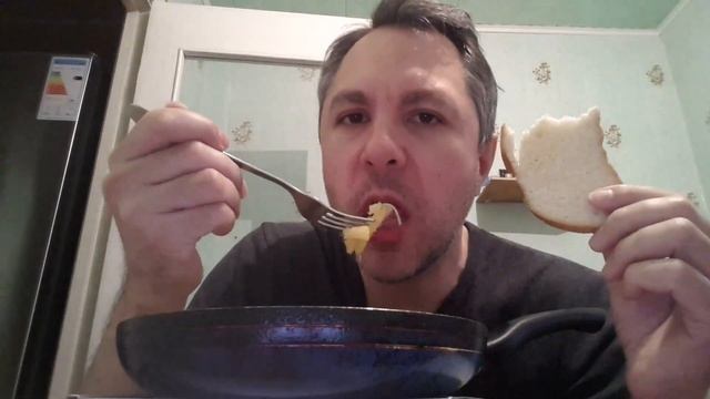 АСМР ИТИНГ. КУШАЮ ЖАРЕНУЮ КАРТОШЕЧКУ С ЛУЧКОМ. ASMR смотреть онлайн