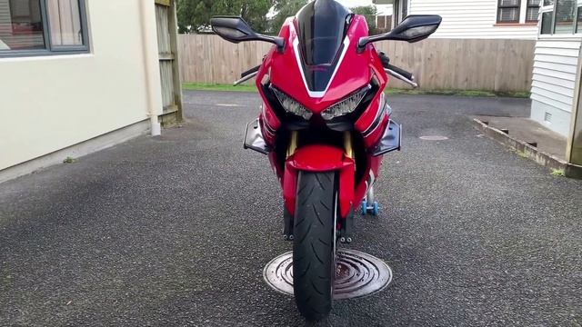 Puig 2017 CBR1000RR carbon downforce spoilers (distant view) смотреть онлайн