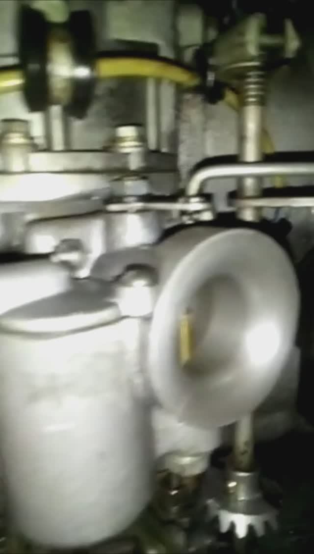 Регулировка уровня топлива.Карбюратор мотора Вихрь.#shorts смотреть онлайн