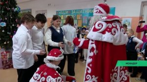 Артисты нацтеатра республики поздравили с наступающим Новым годом школьников села Межадор