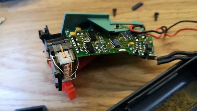 Fluke 80T-IR Infrared Temperature Probe Teardown (Also How to Open) смотреть онлайн