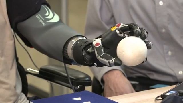 Wounded Warrior Uses Robotic Arm Prosthetic смотреть онлайн