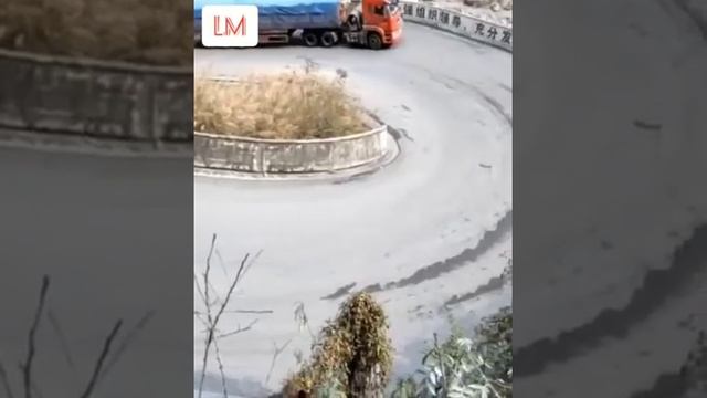 Dangerous china truck fail compilation! Extreme oversize truck fail driving! Heavy equipment workin смотреть онлайн