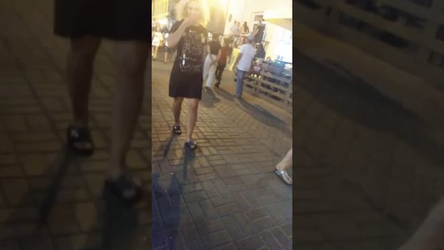 Стрит стайл вечерний.Огненный поток людей на Баумана! смотреть онлайн