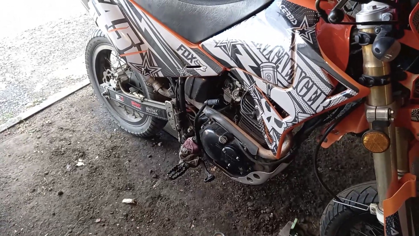 балтмоторс/baltmotors motard 200, замена масла 17.09.2022г. смотреть онлайн