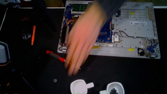 PULIZIA E CAMBIO PASTA TERMICA NOTEBOOK SAMSUNG RV520 смотреть онлайн