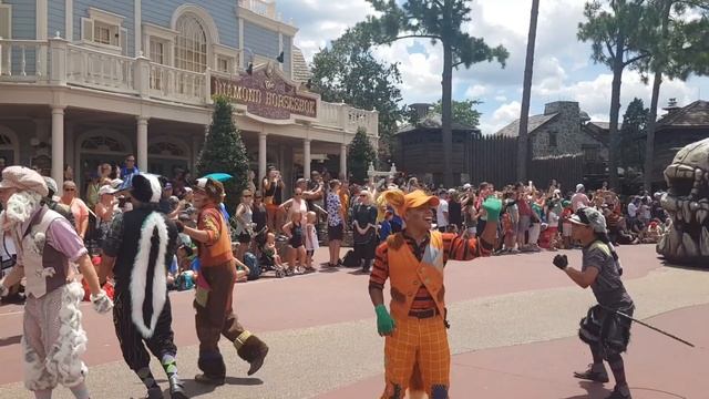 Festival of Fantasy Parade 2018 | Disney World's Magic Kingdom | OurThemeParkLife смотреть онлайн